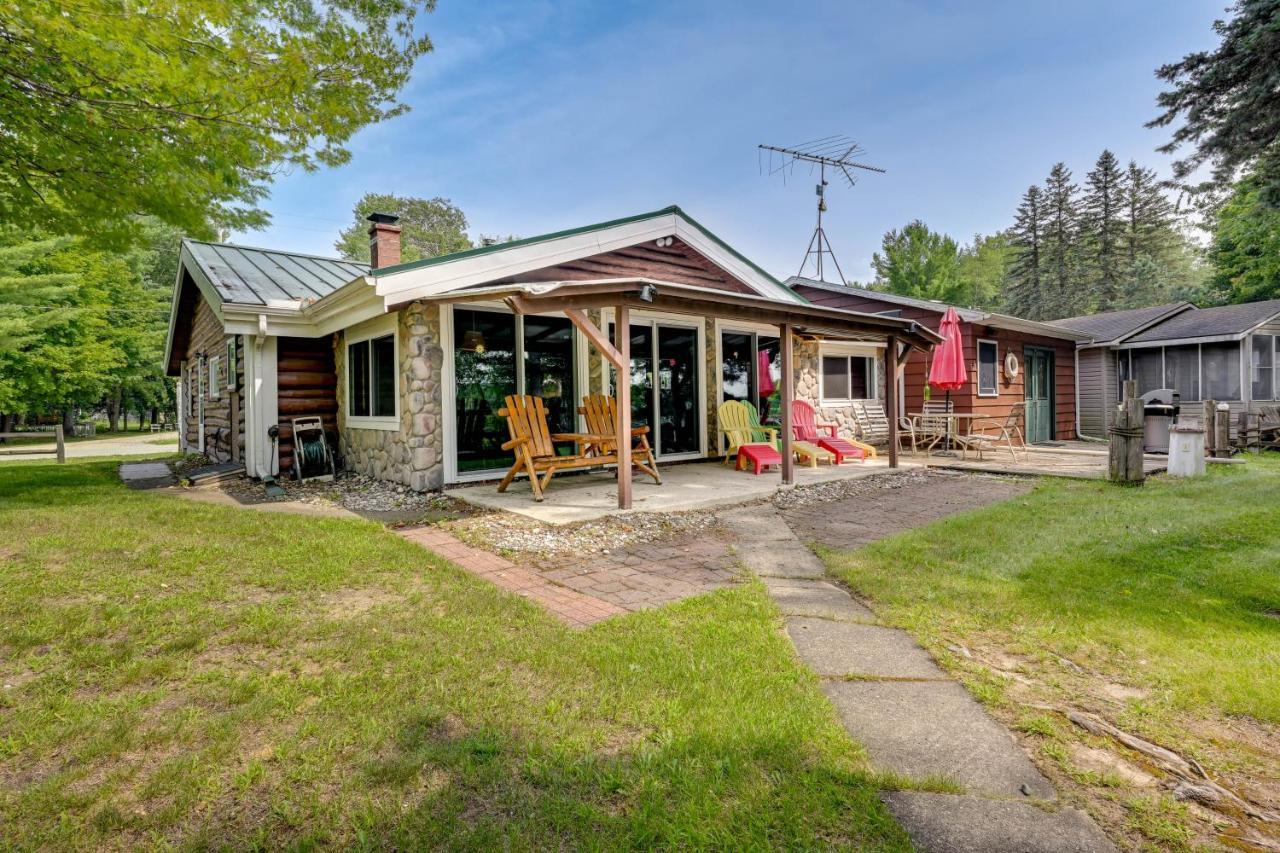 Gladwin Lakefront Cottage With Deck, Grill! Exterior photo