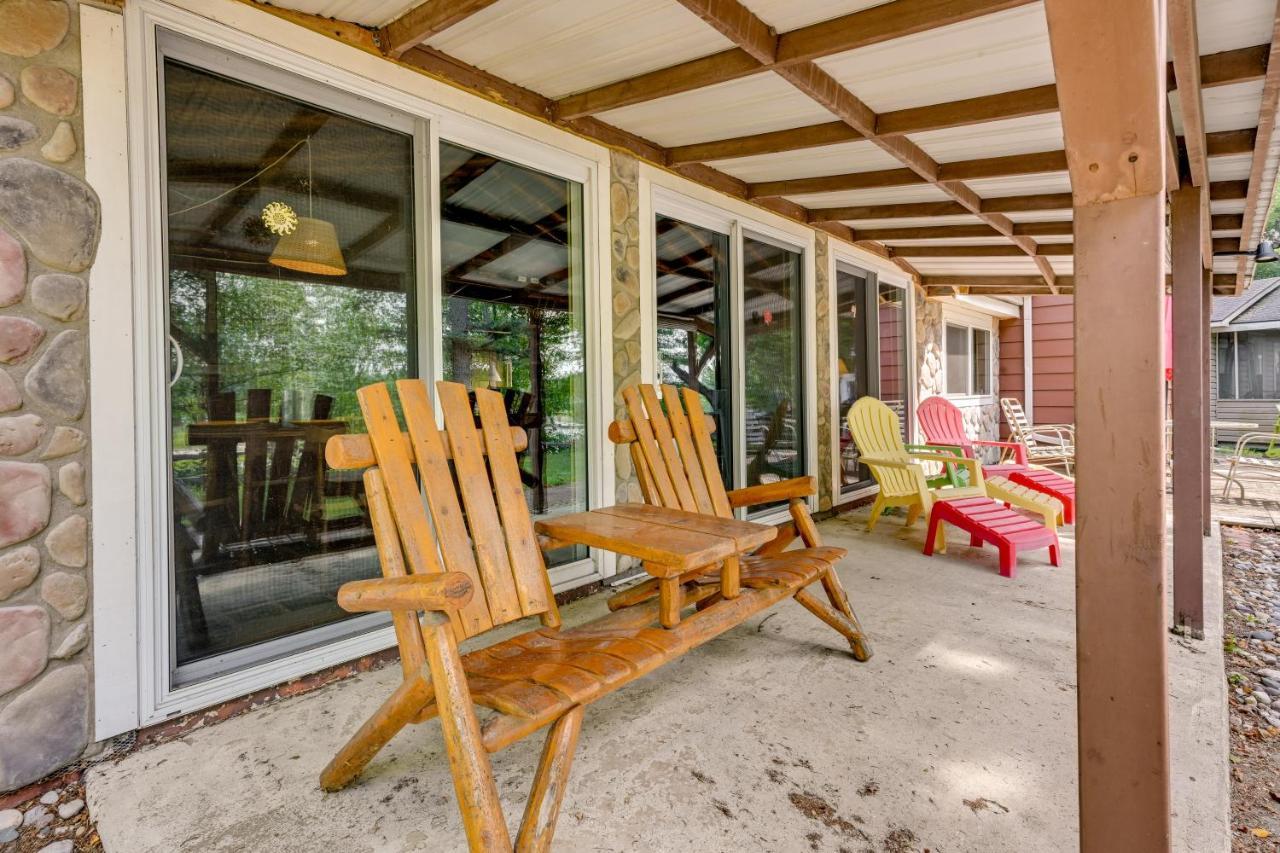 Gladwin Lakefront Cottage With Deck, Grill! Exterior photo