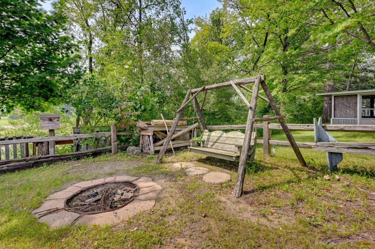 Gladwin Lakefront Cottage With Deck, Grill! Exterior photo