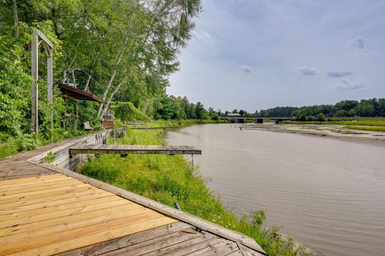 Gladwin Lakefront Cottage With Deck, Grill! Exterior photo