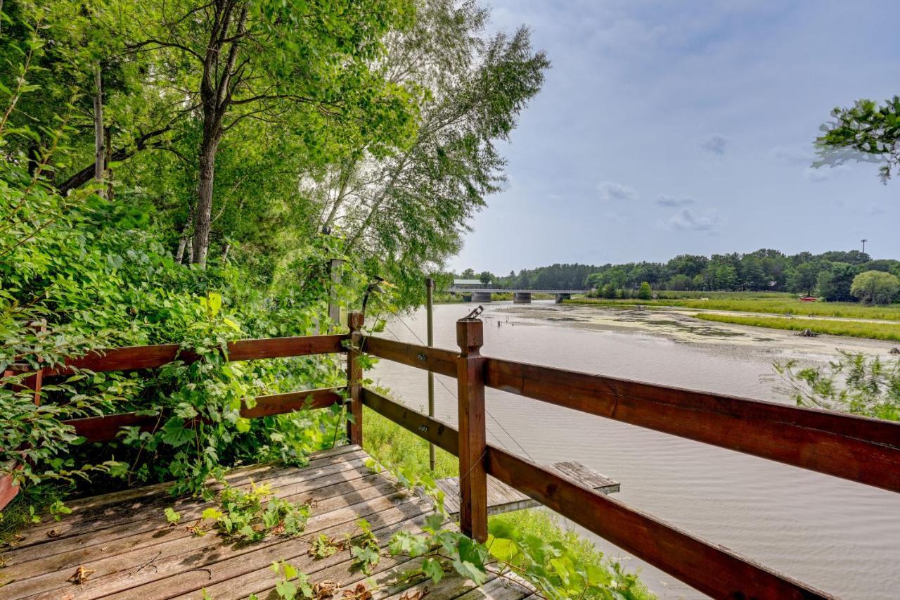 Gladwin Lakefront Cottage With Deck, Grill! Exterior photo