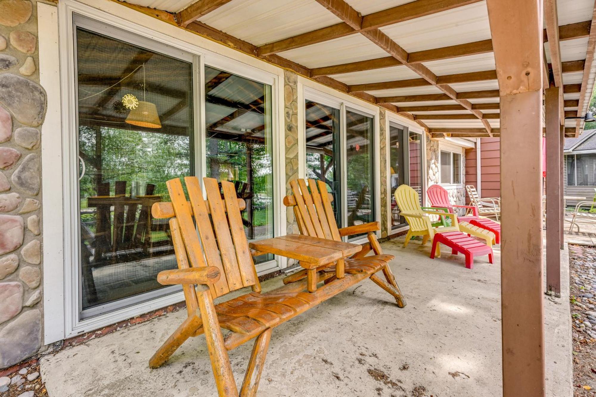 Gladwin Lakefront Cottage With Deck, Grill! Exterior photo