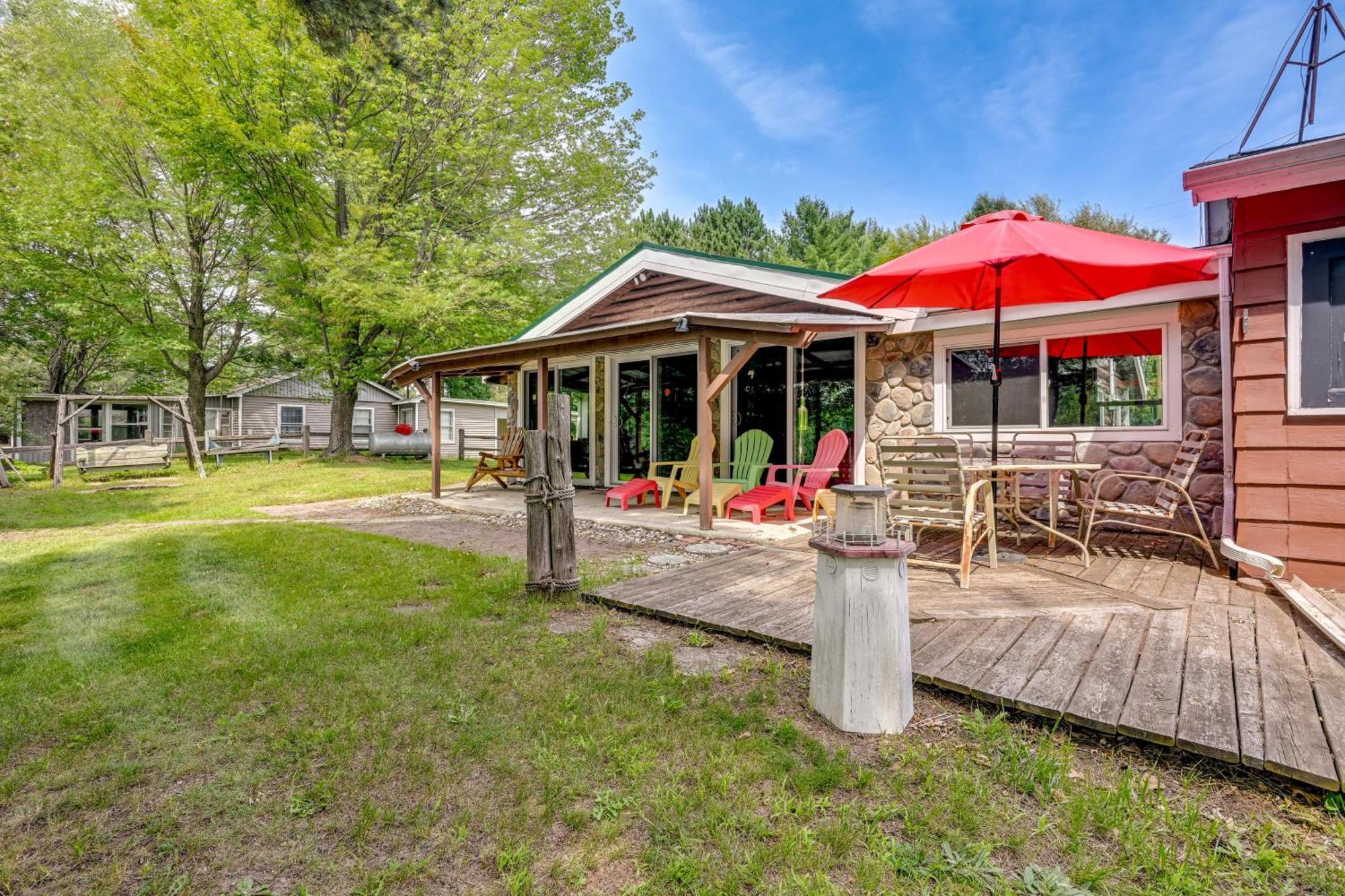 Gladwin Lakefront Cottage With Deck, Grill! Exterior photo